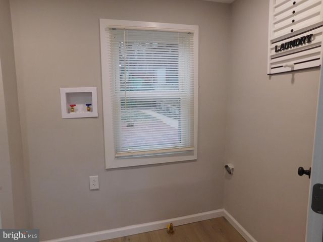 1103 W MARKET ST, Pottsville, PA 17901