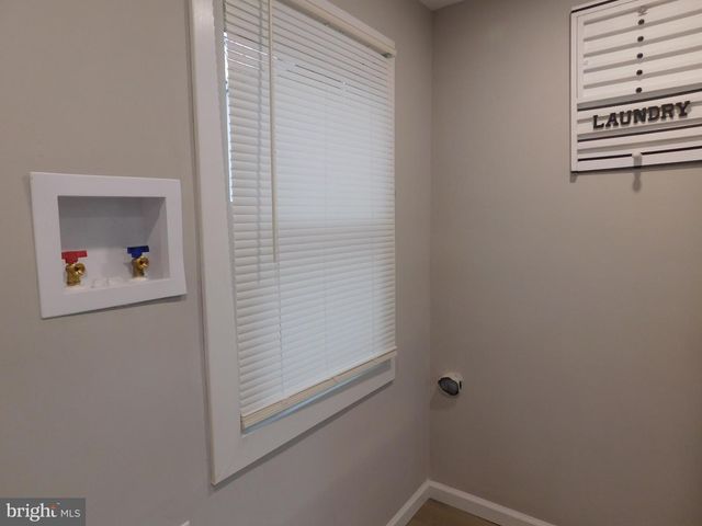 1103 W MARKET ST, Pottsville, PA 17901