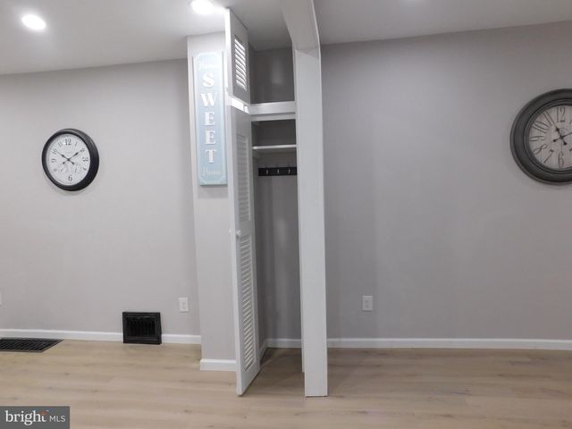 1103 W MARKET ST, Pottsville, PA 17901