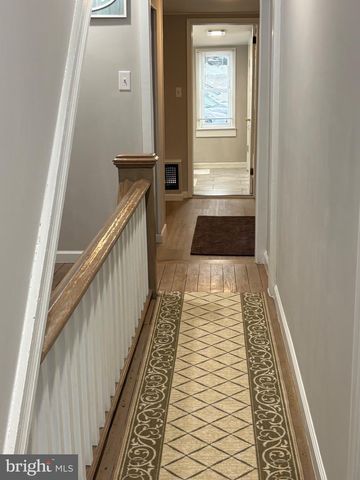 1103 W MARKET ST, Pottsville, PA 17901