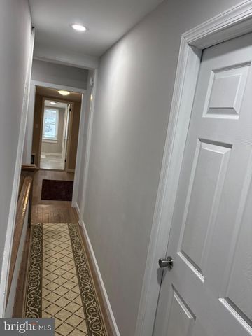 1103 W MARKET ST, Pottsville, PA 17901