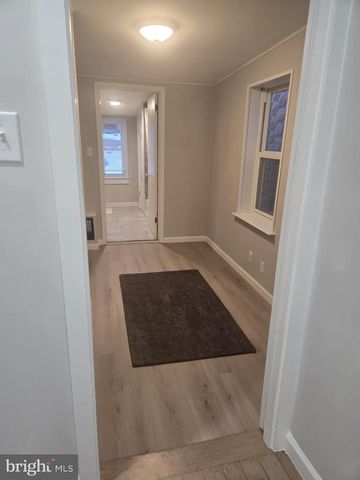 1103 W MARKET ST, Pottsville, PA 17901