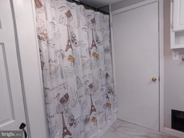 1103 W MARKET ST, Pottsville, PA 17901