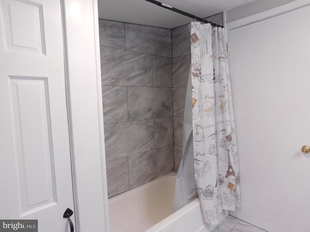 1103 W MARKET ST, Pottsville, PA 17901