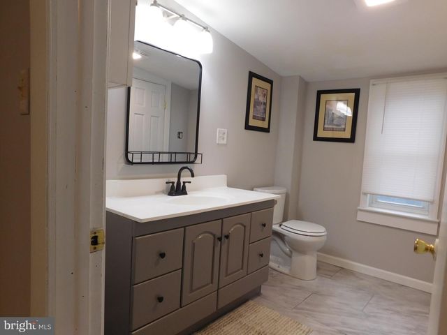 1103 W MARKET ST, Pottsville, PA 17901