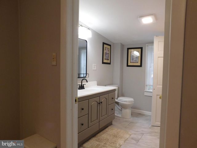 1103 W MARKET ST, Pottsville, PA 17901