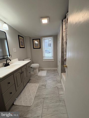 1103 W MARKET ST, Pottsville, PA 17901