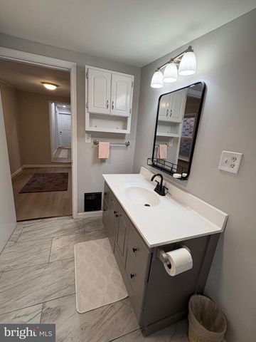 1103 W MARKET ST, Pottsville, PA 17901