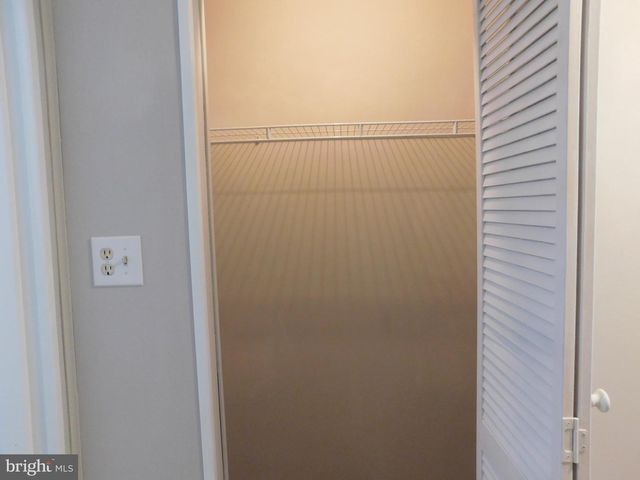 1103 W MARKET ST, Pottsville, PA 17901