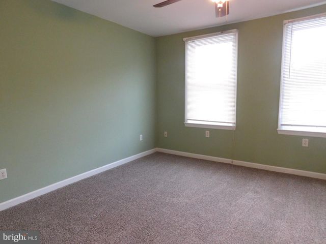 1103 W MARKET ST, Pottsville, PA 17901