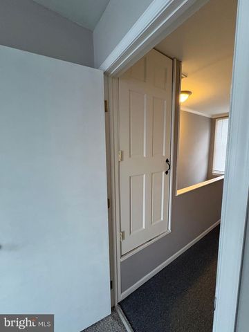 1103 W MARKET ST, Pottsville, PA 17901