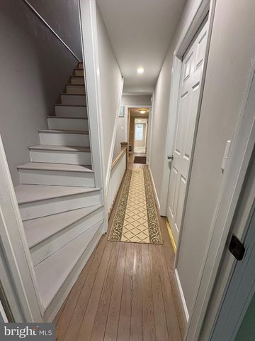 1103 W MARKET ST, Pottsville, PA 17901