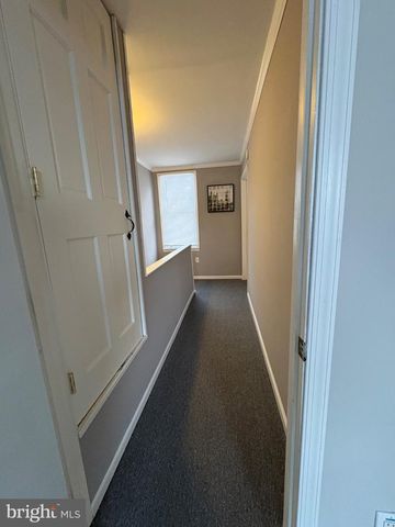 1103 W MARKET ST, Pottsville, PA 17901