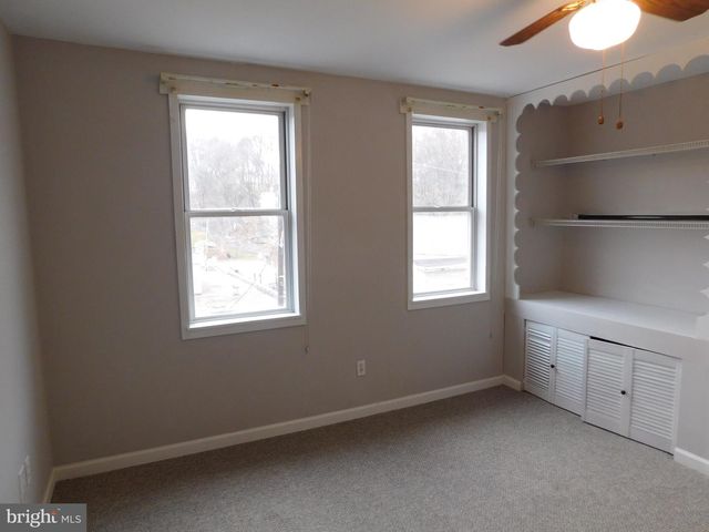 1103 W MARKET ST, Pottsville, PA 17901