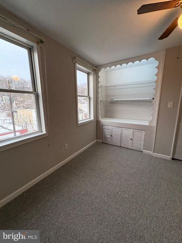 1103 W MARKET ST, Pottsville, PA 17901