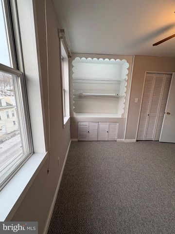 1103 W MARKET ST, Pottsville, PA 17901