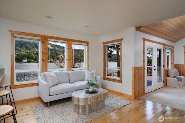 18304 South West View Road, Mount Vernon, WA 98274