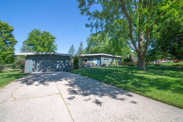 3325 Wilshire ROAD, Brookfield, WI 53045