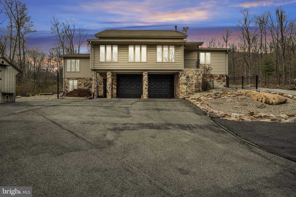 125 & 129 BOBCAT RD, Carlisle, PA 17015
