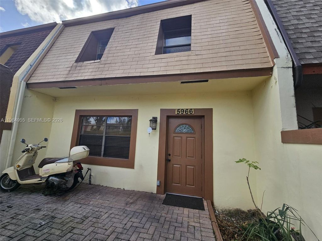 5966 NW 24th Ct, Sunrise, FL 33313