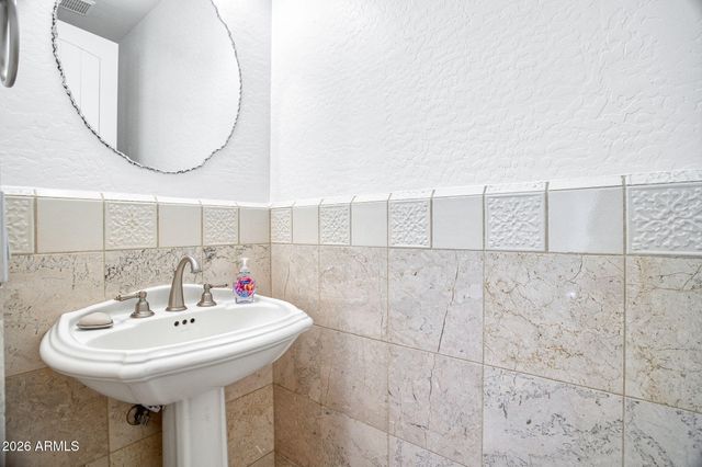 3432 E LIONS Street, Phoenix, AZ 85018