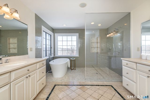 35 Coach Light Drive, Woodbury, CT 06798