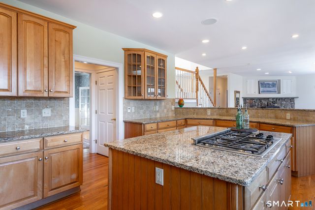 35 Coach Light Drive, Woodbury, CT 06798