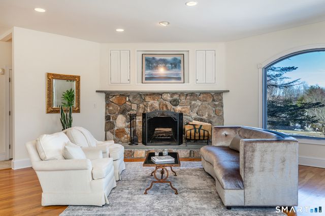 35 Coach Light Drive, Woodbury, CT 06798