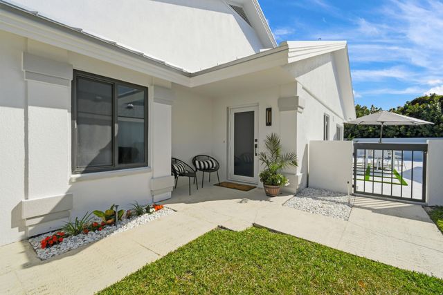 198 Ridge Road, Jupiter, FL 33477