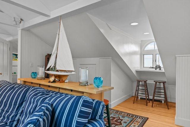 718 Bellevue Ave. 5, Newport, RI 02840