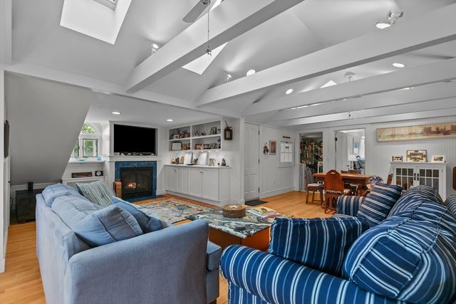 718 Bellevue Ave. 5, Newport, RI 02840