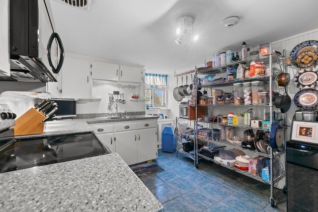 718 Bellevue Ave. 5, Newport, RI 02840