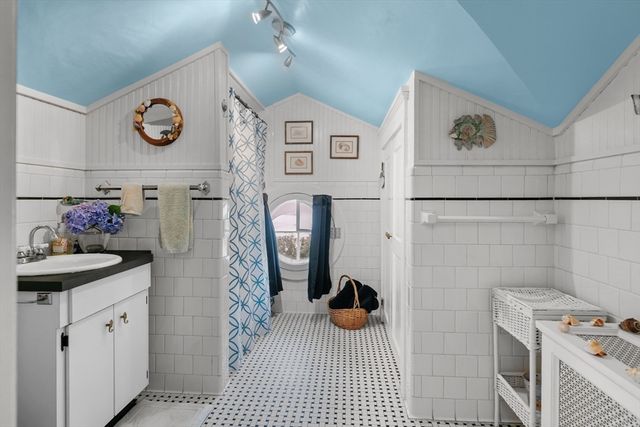 718 Bellevue Ave. 5, Newport, RI 02840