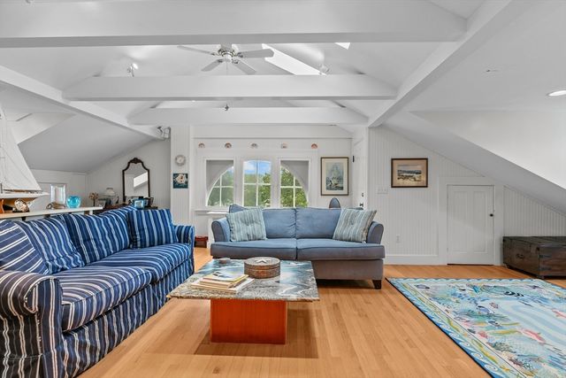 718 Bellevue Ave. 5, Newport, RI 02840