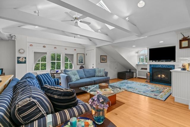 718 Bellevue Ave. 5, Newport, RI 02840