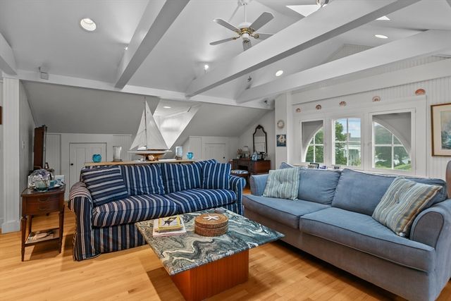 718 Bellevue Ave. 5, Newport, RI 02840