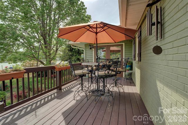 3002 Lake Shore Road S, Denver, NC 28037