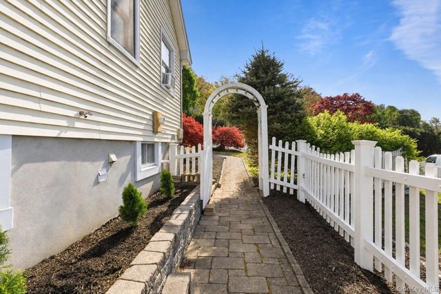 11 Daisy Drive, Mahopac, NY 10541
