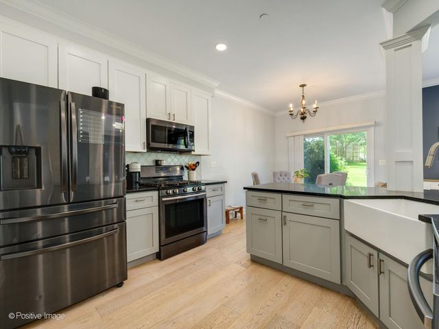 1497 Yellowstone Drive, Streamwood, IL 60107