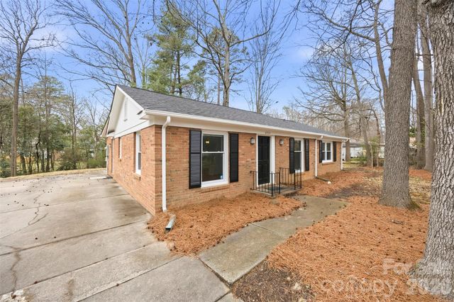6924 Woodfield Drive, Charlotte, NC 28215
