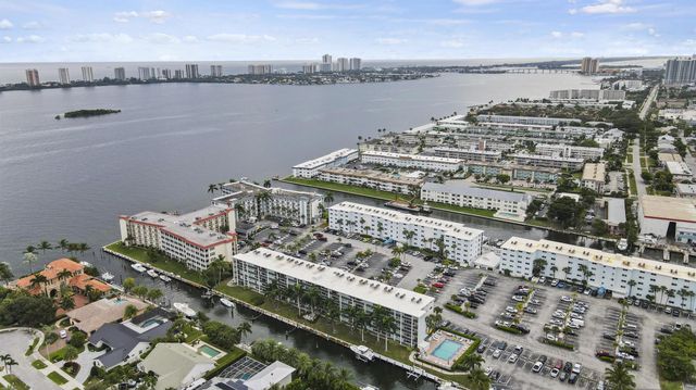 109 Paradise Harbour Boulevard 514 + Boat Slips 4 & 5, North Palm Beach, FL 33408