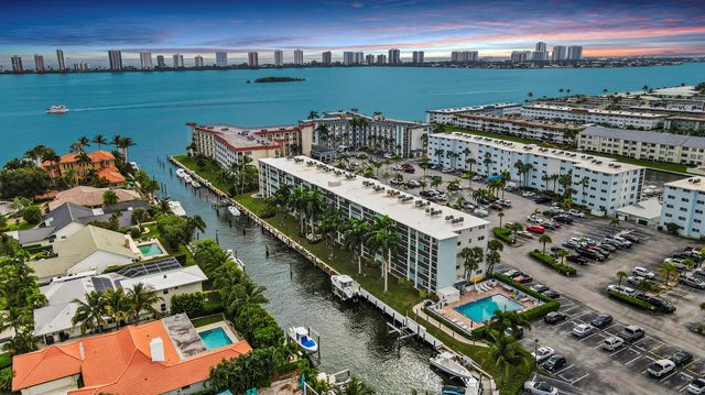 109 Paradise Harbour Boulevard 514 + Boat Slips 4 & 5, North Palm Beach, FL 33408