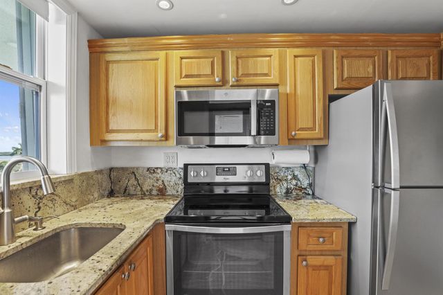 109 Paradise Harbour Boulevard 514 + Boat Slips 4 & 5, North Palm Beach, FL 33408