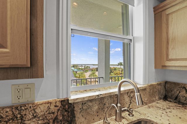 109 Paradise Harbour Boulevard 514 + Boat Slips 4 & 5, North Palm Beach, FL 33408