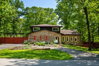 24307 S Plum Valley Drive, Crete, IL 60417