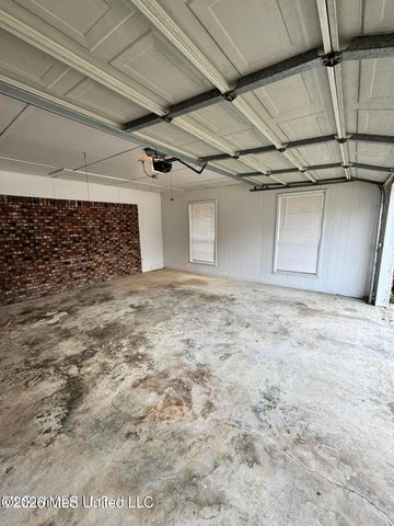 1209 N 32nd Avenue, Hattiesburg, MS 39401