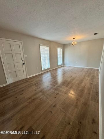 1209 N 32nd Avenue, Hattiesburg, MS 39401