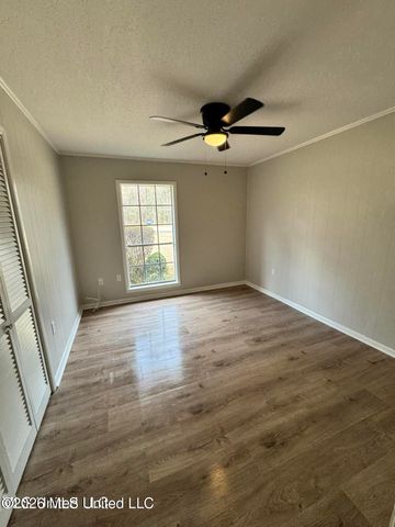 1209 N 32nd Avenue, Hattiesburg, MS 39401