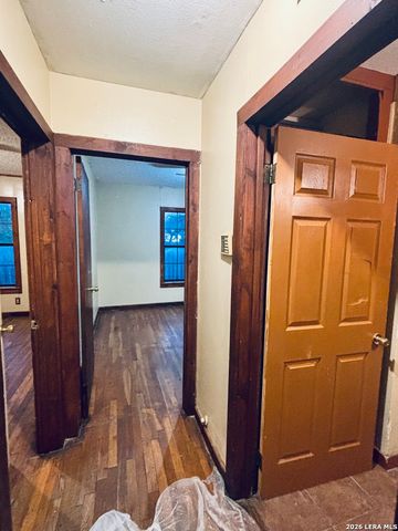 2610 W Ashby Place, San Antonio, TX 78201