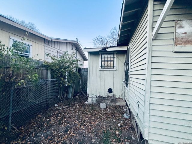 2610 W Ashby Place, San Antonio, TX 78201